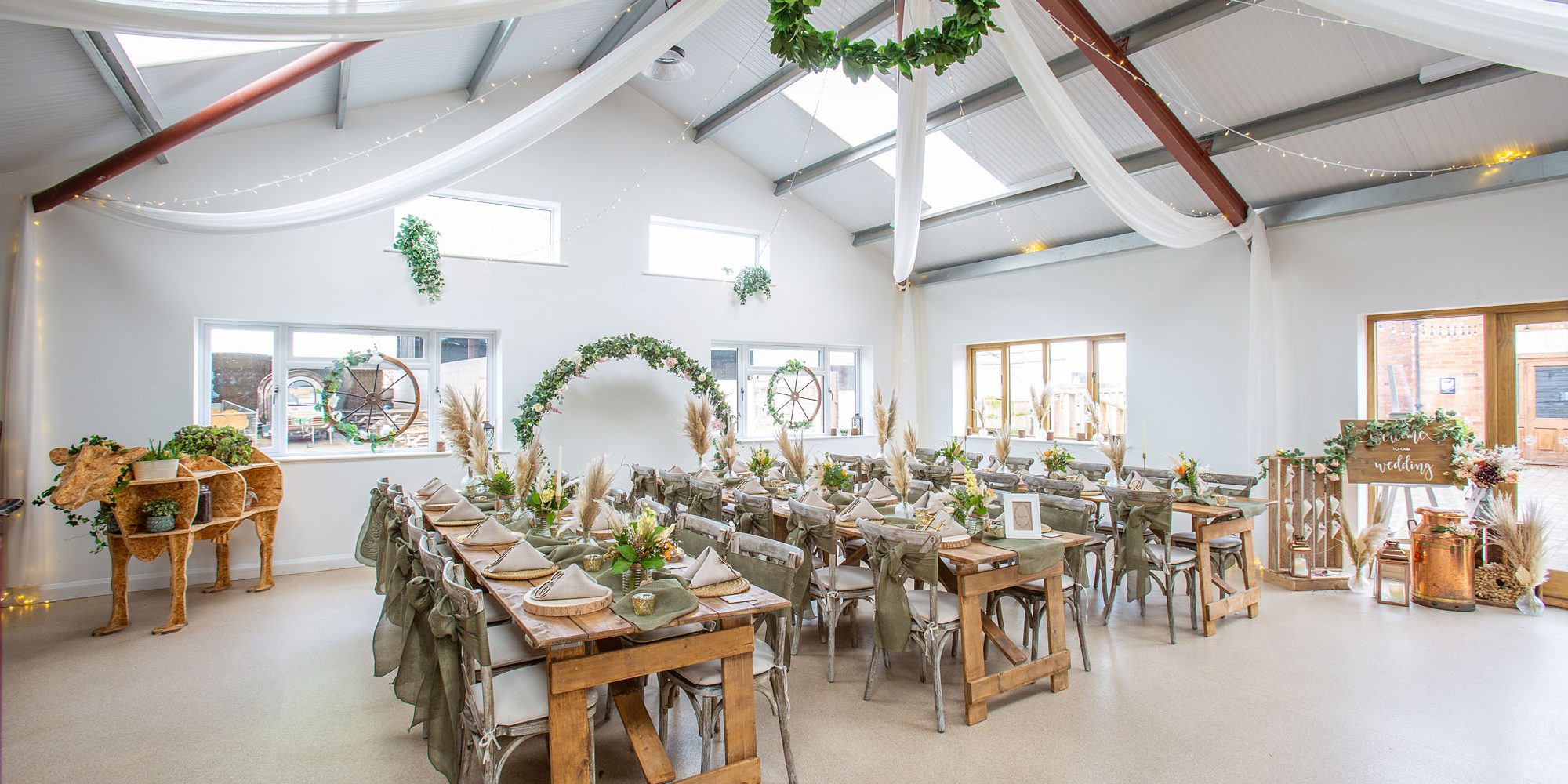The New Barn was converted in 2019 and has large open plan space with an outlook and access to the rear courtyard. It is light and spacious with a high vaulted ceiling in the main part. It is ideally suited for weddings of 30 to 120 guests